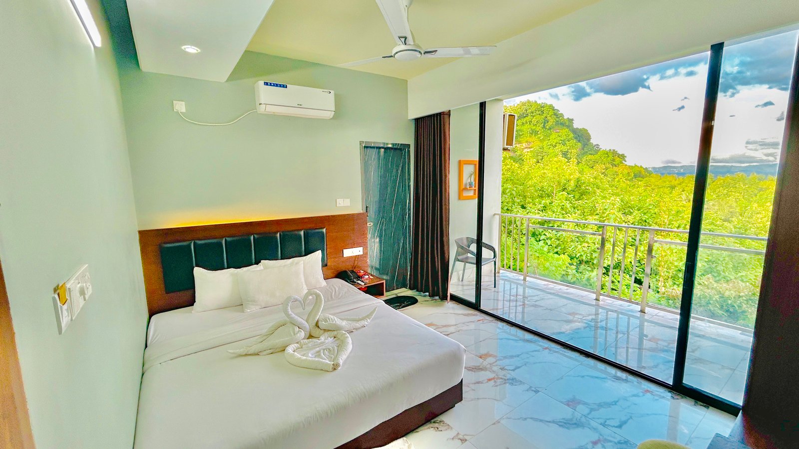 Deluxe Couple Room photo 1